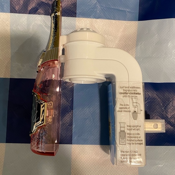 BRAND NEW Body & Works Champagne Cheers Wallflower Plug In. - Picture 2 of 4